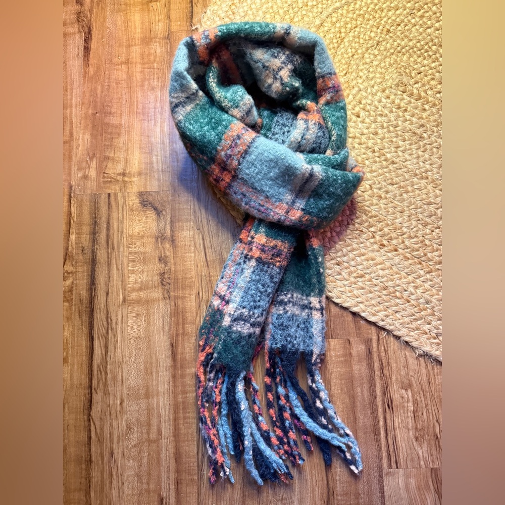 Cozy Plaid Scarf - Green and Orange
